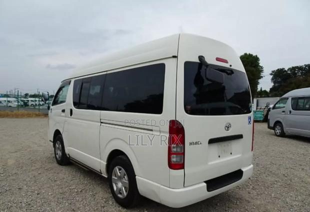 Toyota HiAce 2018 White - thumbnail 3