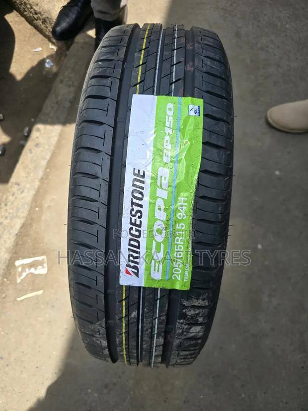 205/65r15 Bridgestone Tyre - main view
