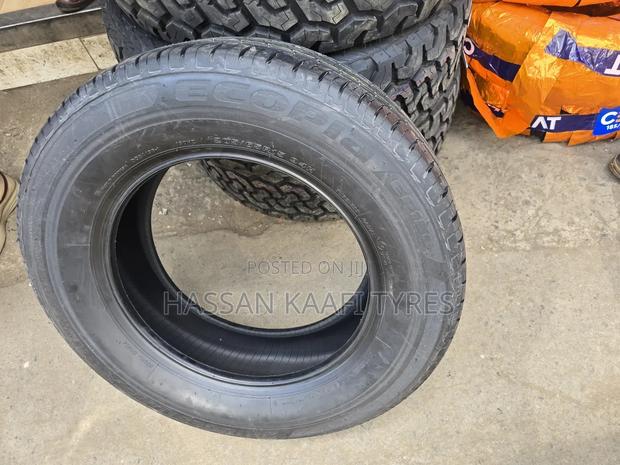 205/65r15 Bridgestone Tyre - thumbnail 3