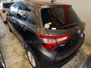 Toyota Vitz 1.3 FWD 5dr 2019 Gray