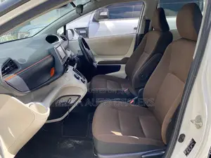 Toyota Sienta 2018 White
