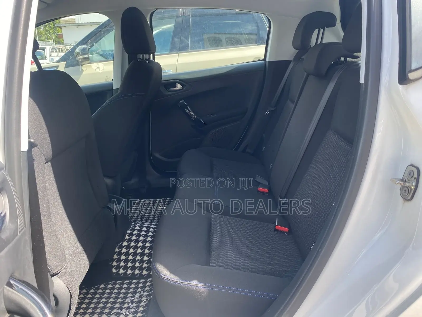 Peugeot 208 2018 White