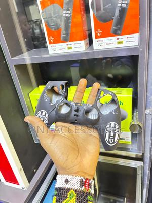 Ps5 Controller Silicone Cover With Juventus Logo - main view