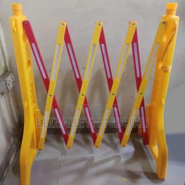 Stable Plastic Barrier - thumbnail 2