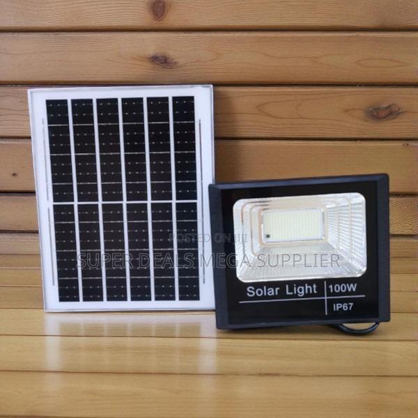 100w Solar Flood Light Outdoor Ip67 Waterproof Energy Saving Design