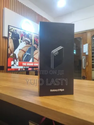 New Samsung Galaxy Z Flip6 256 GB Silver