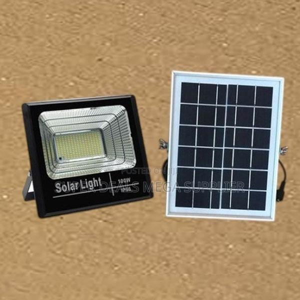 100 Watts Solar Flood Light Ip67 Waterproof Maintenance Free Outdoor