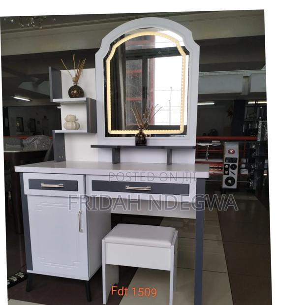 Executive Big Dressing Table With Sliding Mirror