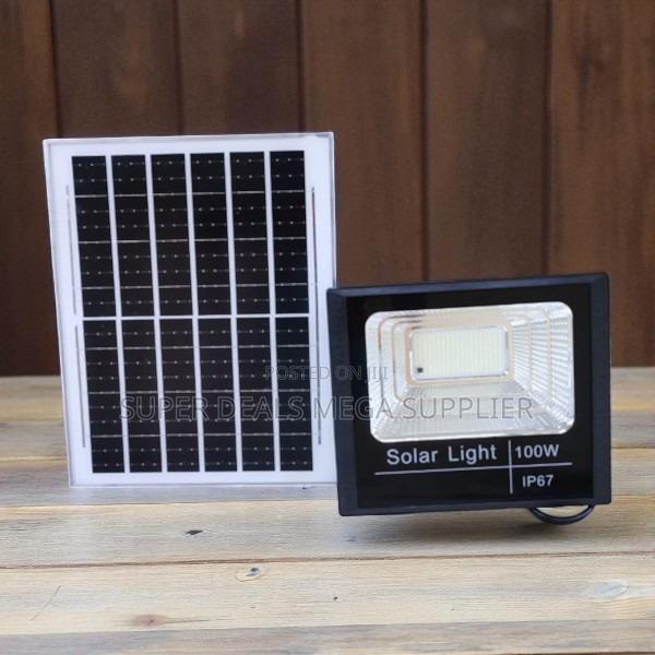 Energy Saving 100 Watts Solar Powered Flood Light Ip67 for Outdoor Use