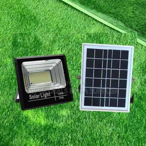 High Power 100 Watts Solar Powered Flood Light Ip67 Longer Lifespan
