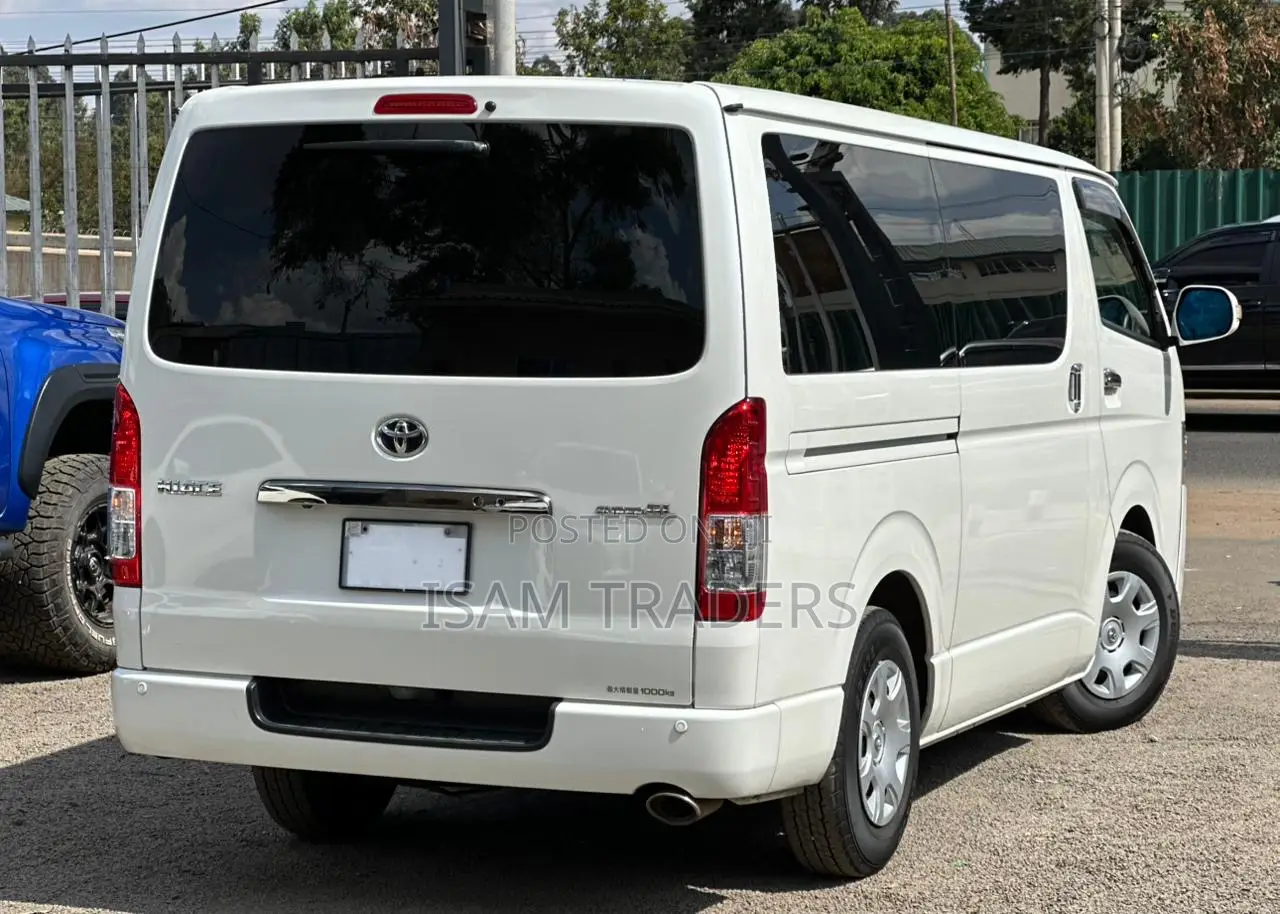 Toyota HiAce 2018 White