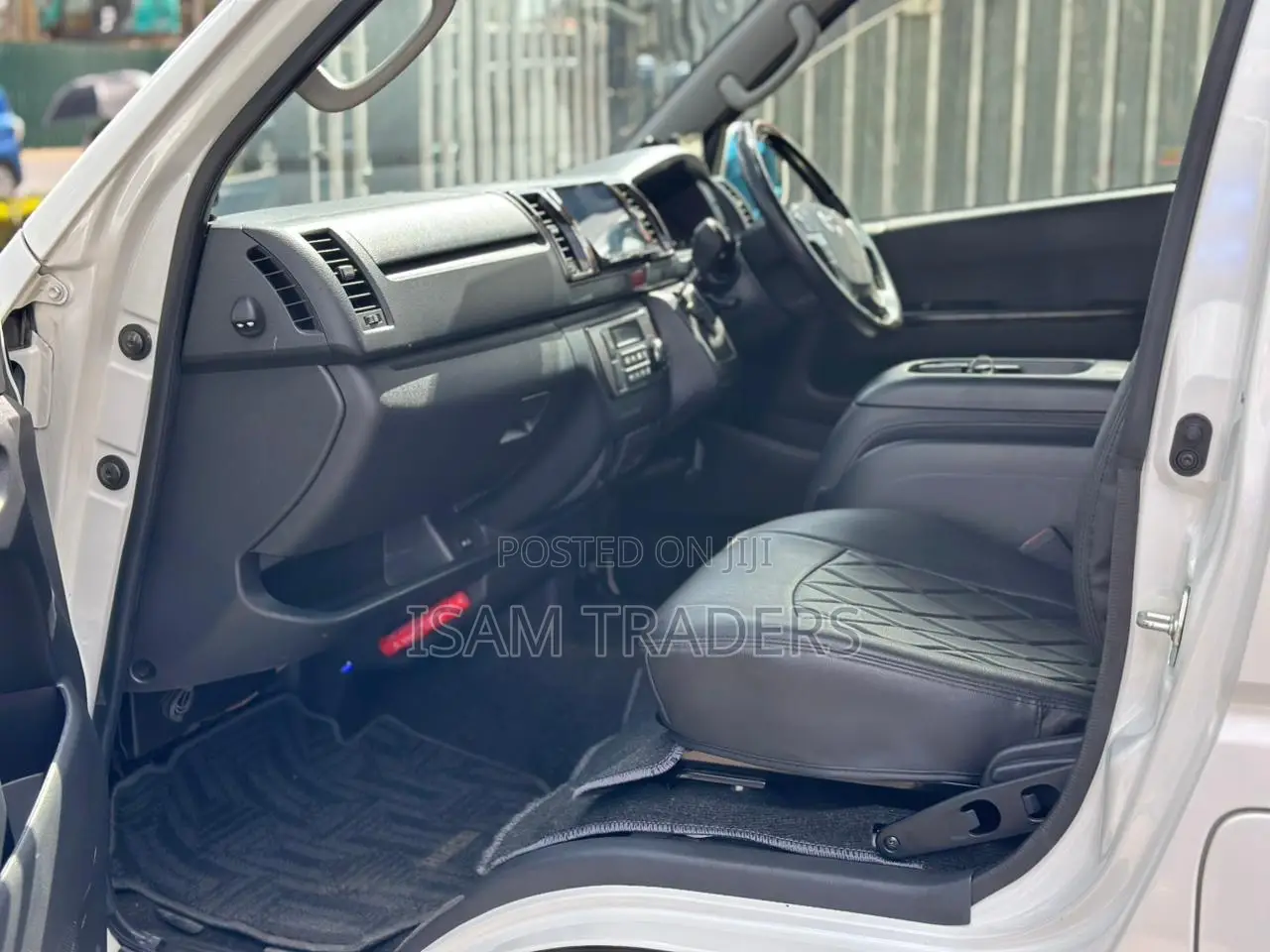 Toyota HiAce 2018 White
