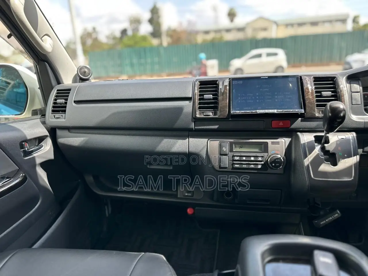 Toyota HiAce 2018 White