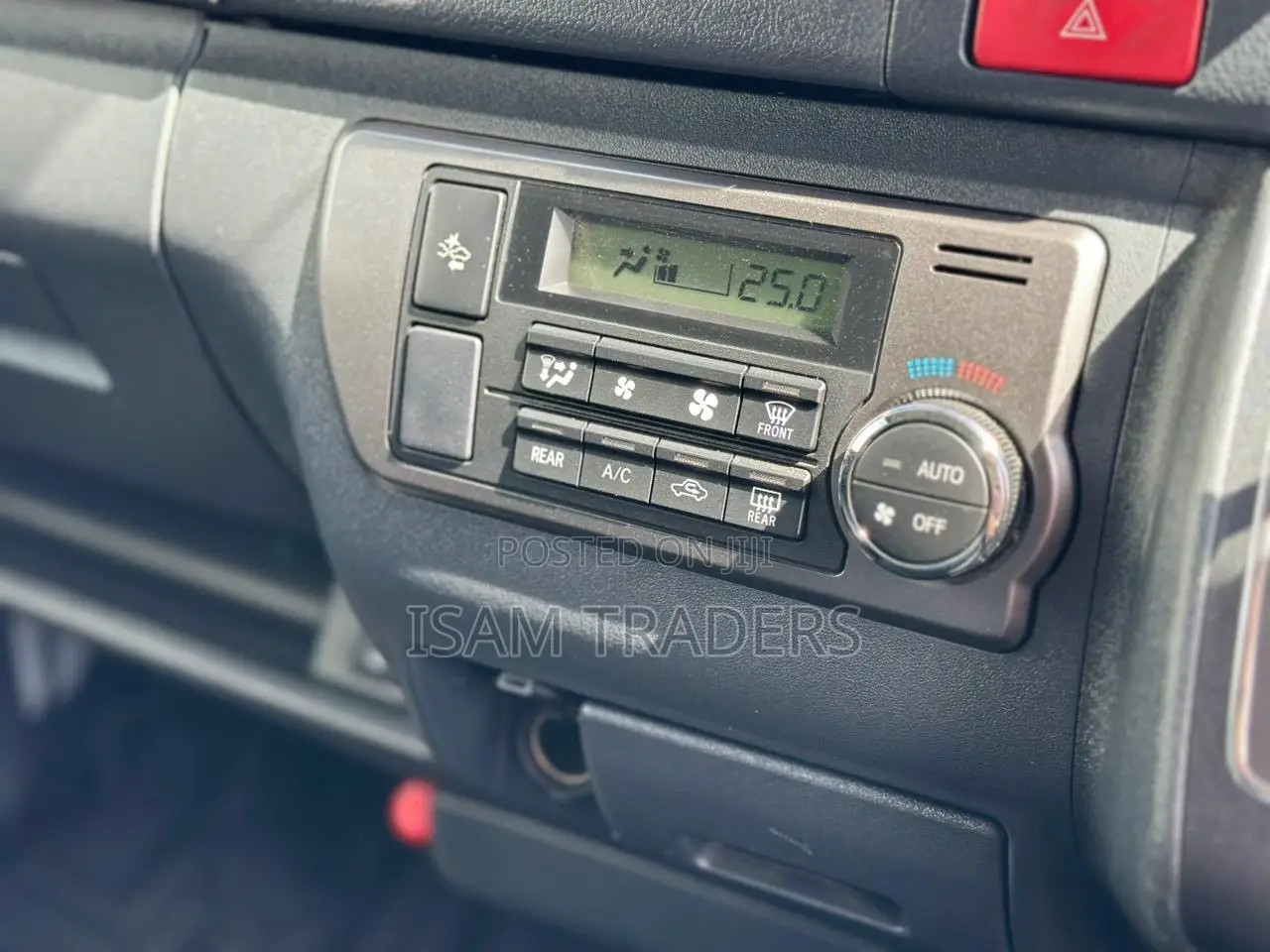 Toyota HiAce 2018 White
