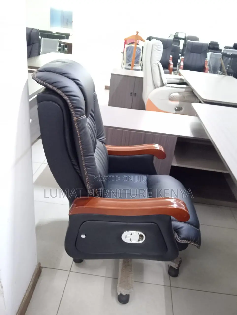 High-Back Reclining Executive Seat