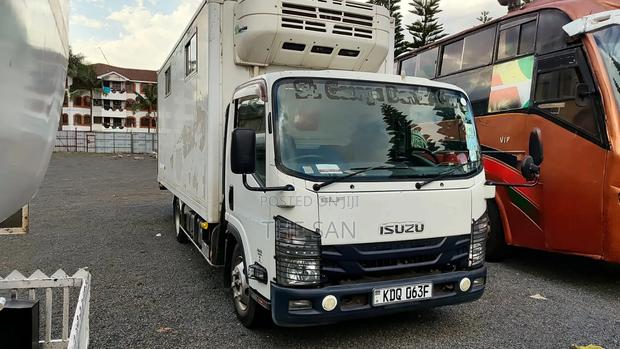 Isuzu 2017 White - thumbnail 5