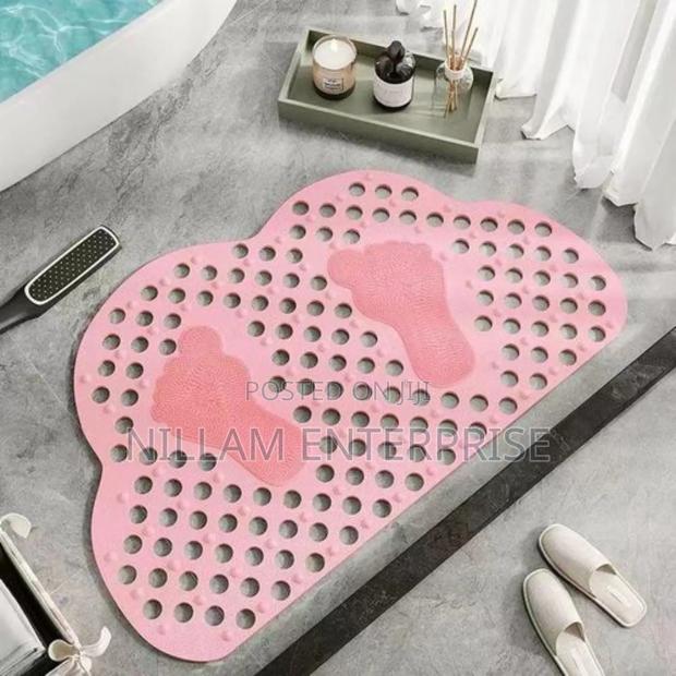 Big Cloud Shape Antislip Bathroom Mat - thumbnail 3