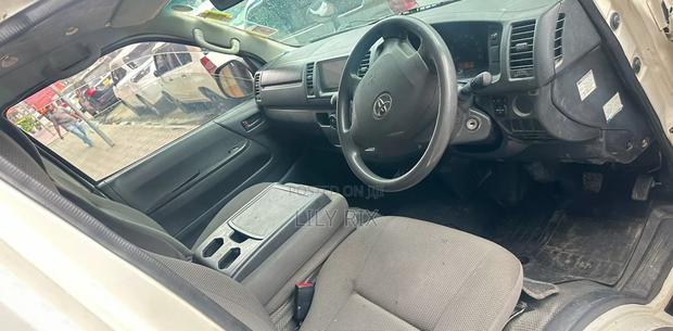 Toyota HiAce 2018 White - thumbnail 6