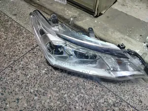 Fielder/Axio 2015 Headlight