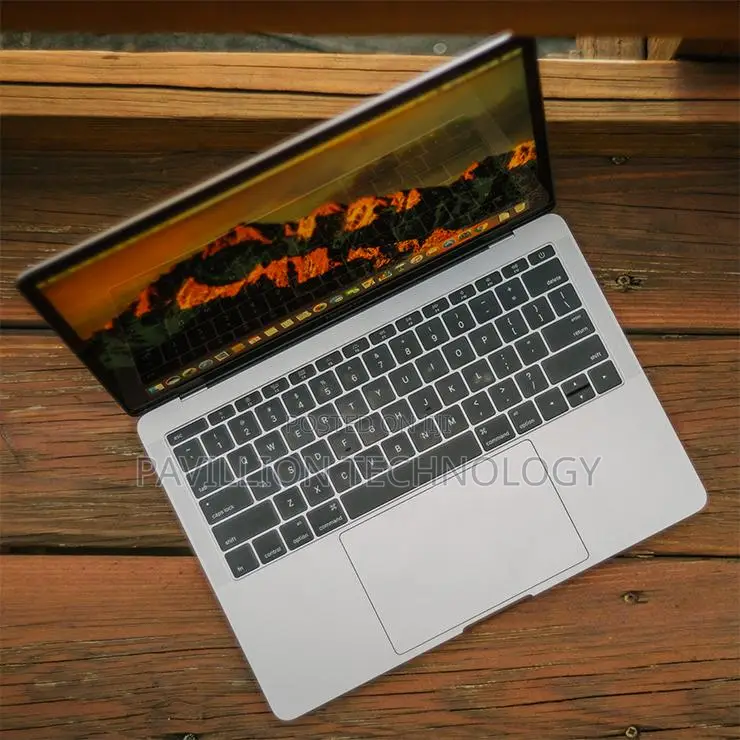 Laptop Apple MacBook Pro 2017 16GB Intel Core I7 SSD 512GB