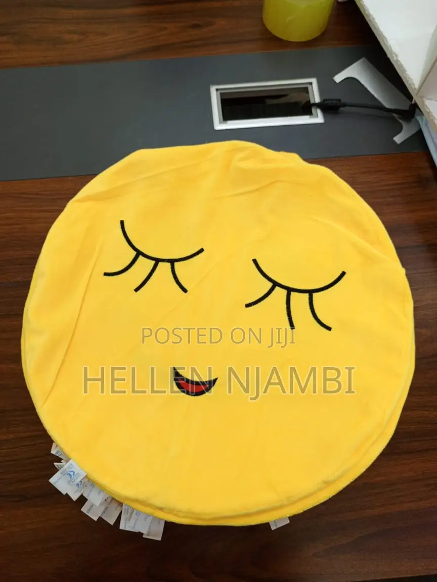 Emoji Throw Pillows 45cm Diameter