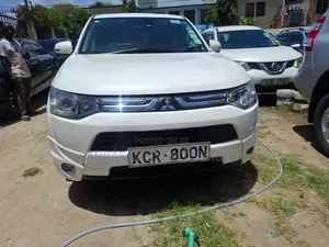 Mitsubishi Outlander SE (AWC) 2013 White