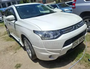 Mitsubishi Outlander SE (AWC) 2013 White