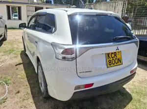Mitsubishi Outlander SE (AWC) 2013 White