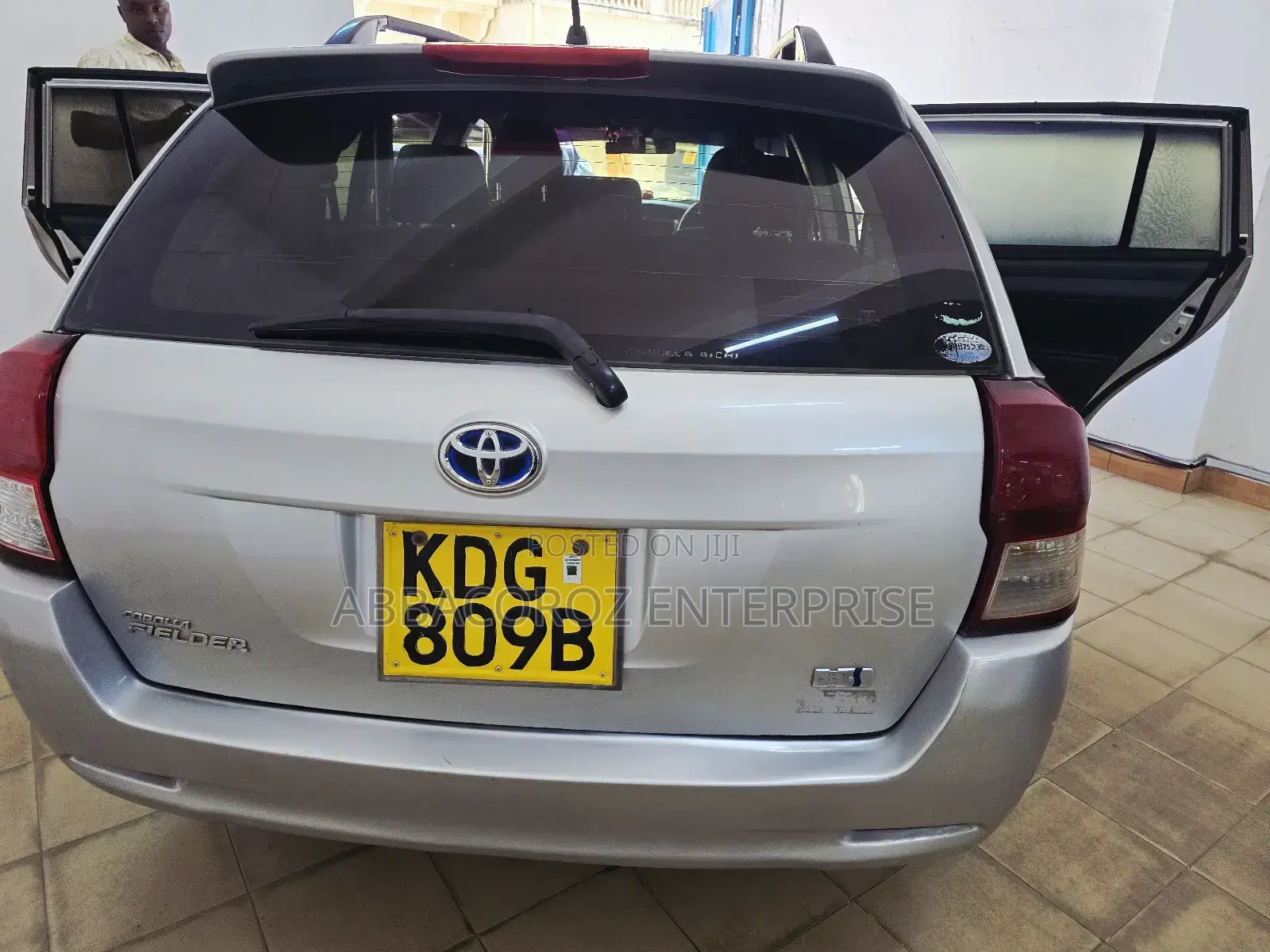 Toyota Corolla Fielder 1.5 Hybrid FWD 2015 Silver