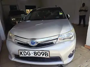 Toyota Corolla Fielder 1.5 Hybrid FWD 2015 Silver