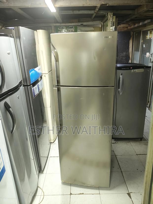 Sumsung Well Maintained Fridge - thumbnail 3