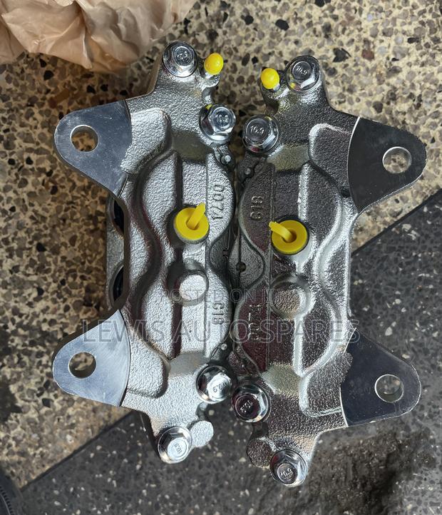Prado 150,120 Series Front Brake Callipers (New) - thumbnail 3
