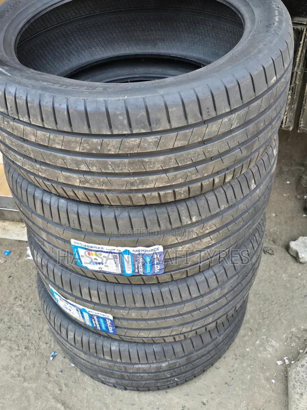 305/40r22 Zelda Tyre - thumbnail 3