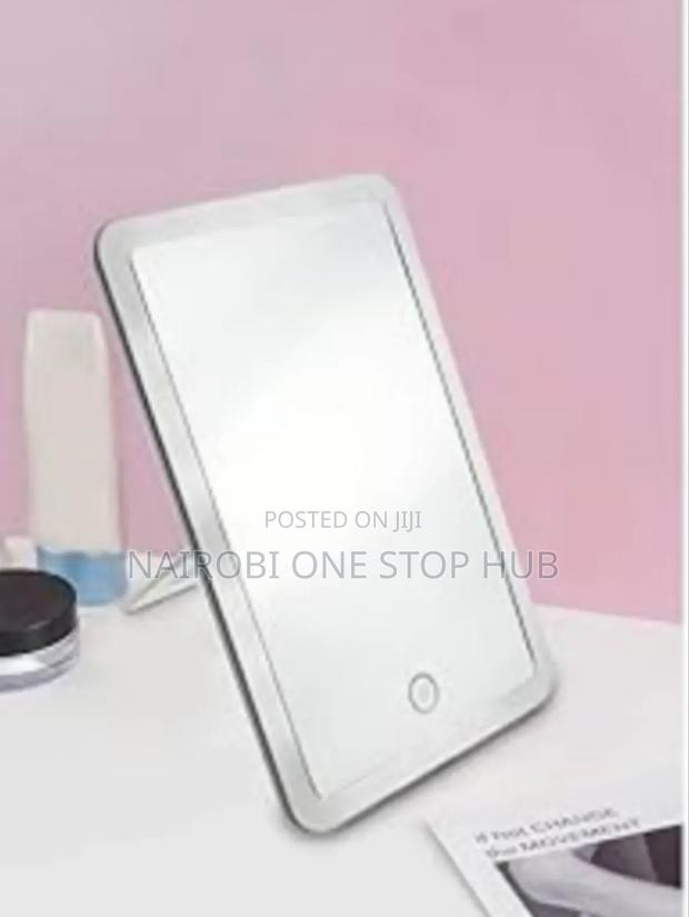 Travel Lighted Makeup Rechargeable Mirror