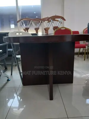 Mahogany Finish Discussion Table