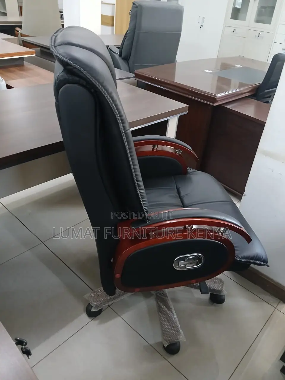 Boss Swivel Chair