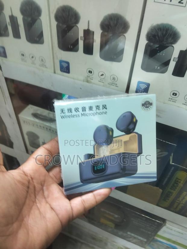 2-in-1 Wireless Lapel Mic Set With Led Charging Case - main view