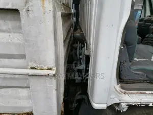 Mitsubishi Canter 1999 White
