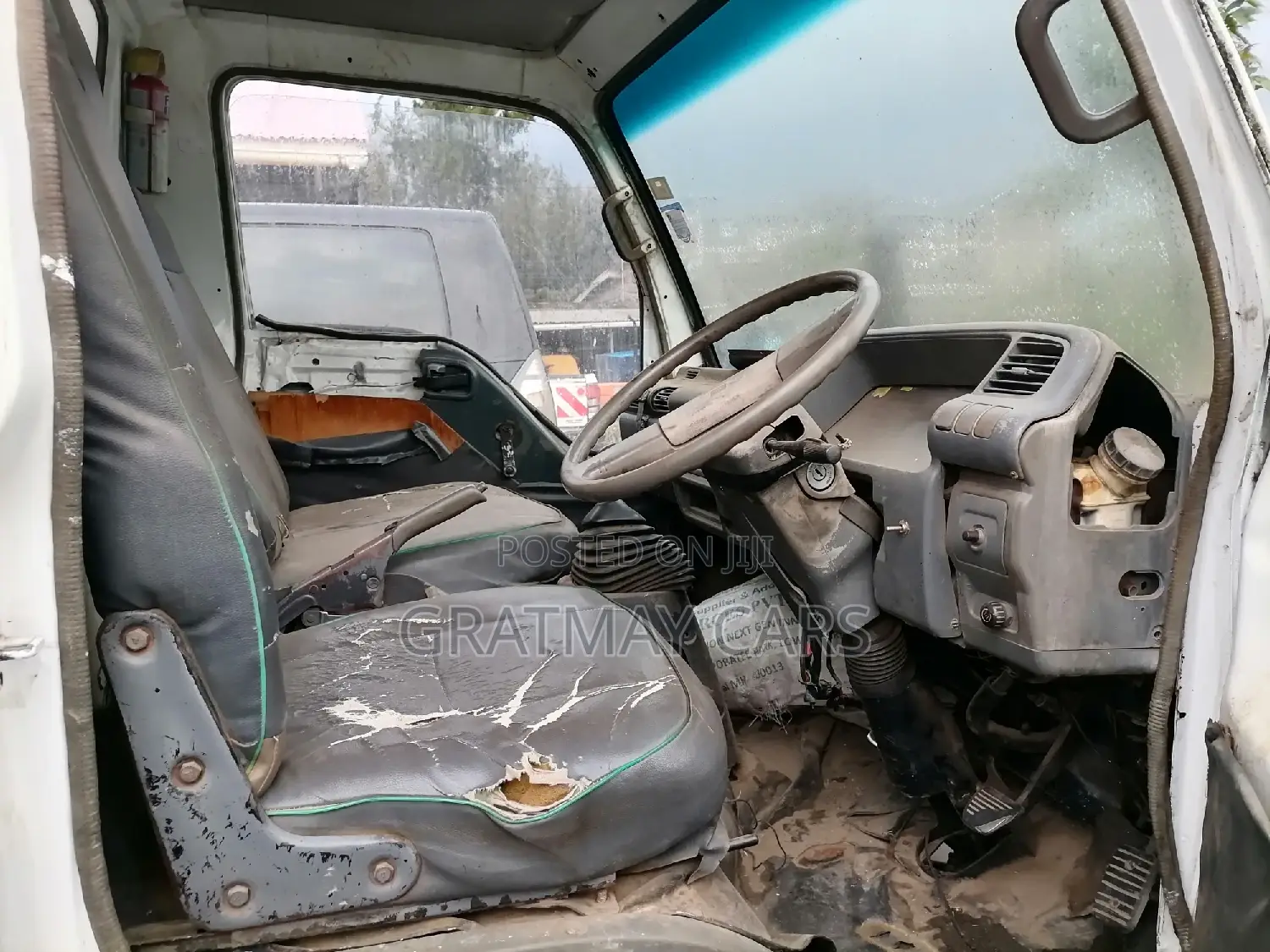 Mitsubishi Canter 1999 White