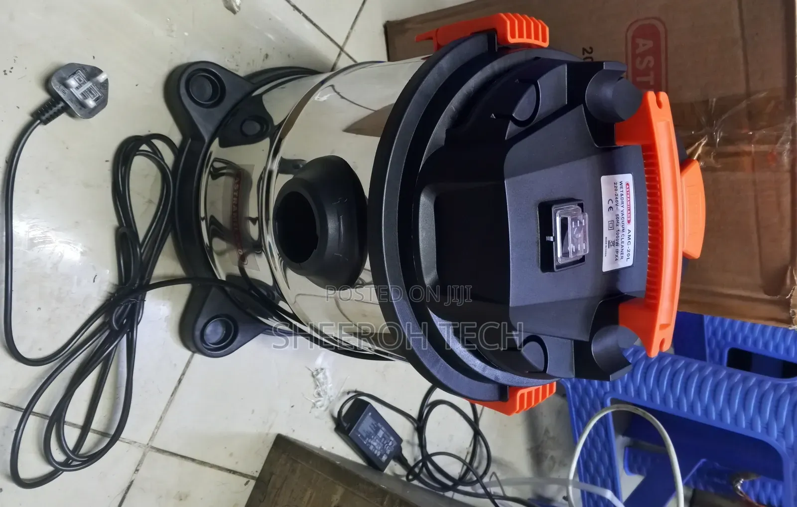 Astramilano Vacuum Cleaner 20l/Wet and Dry