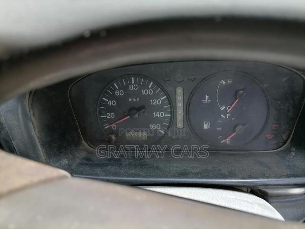 Mazda Bongo 2011 White - thumbnail 4