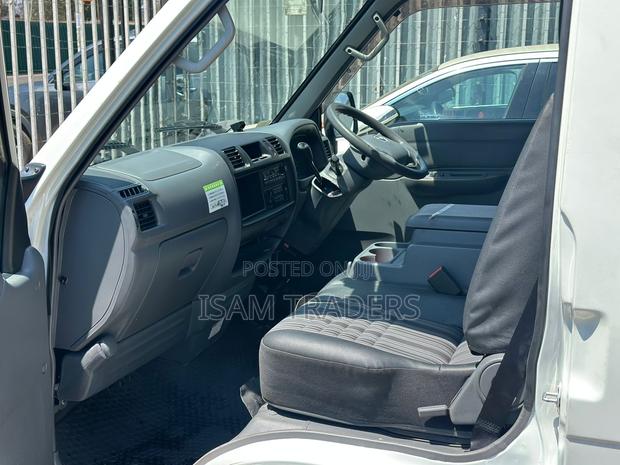 Mazda Bongo 2018 White - thumbnail 8