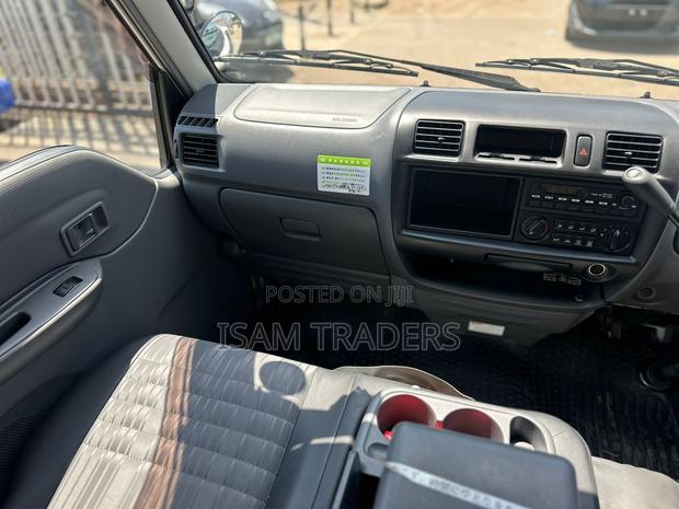 Mazda Bongo 2018 White - thumbnail 11