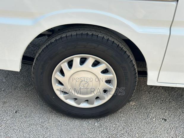 Mazda Bongo 2018 White - thumbnail 12