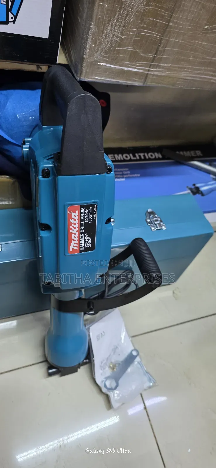 Makita Demolition Hammer 2500w
