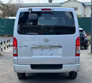 Toyota HiAce 2018 Silver