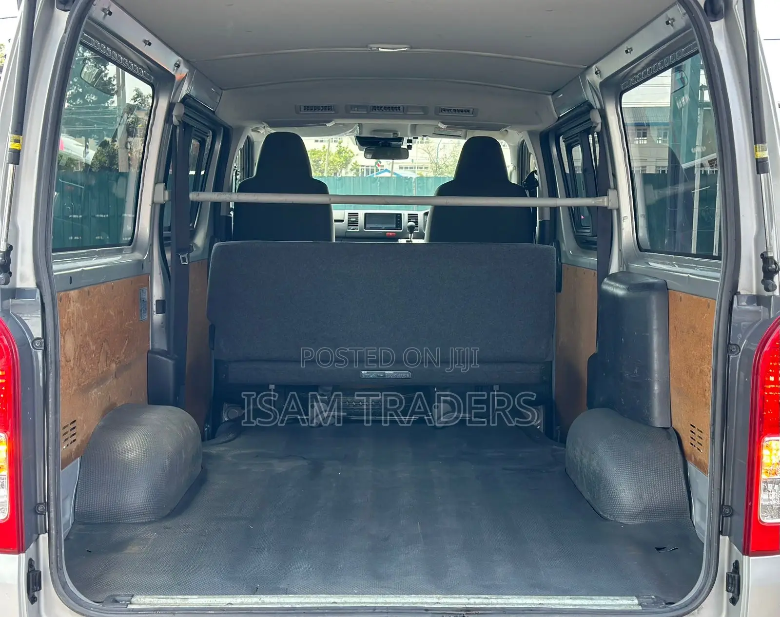 Toyota HiAce 2018 Silver