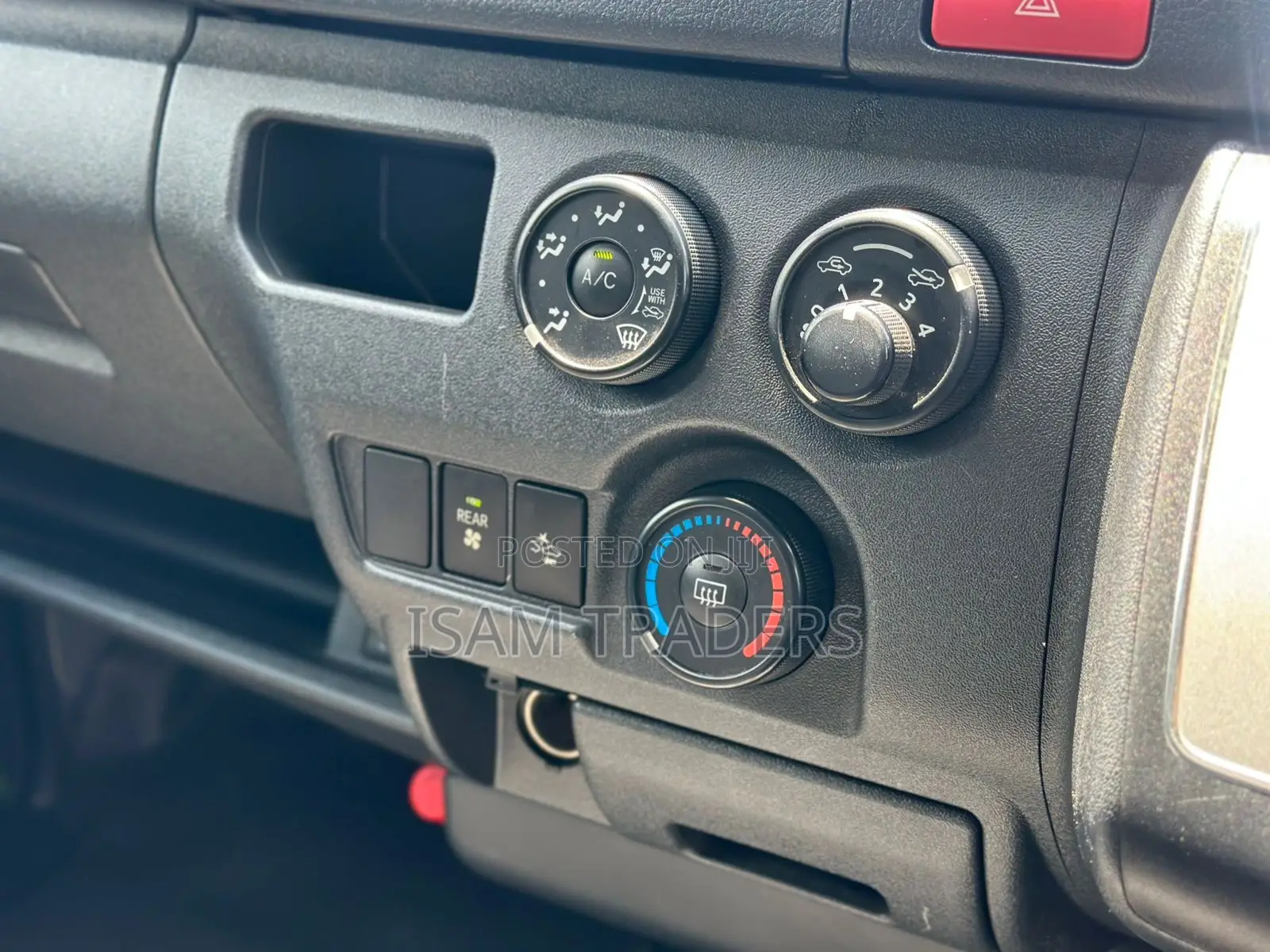 Toyota HiAce 2018 Silver