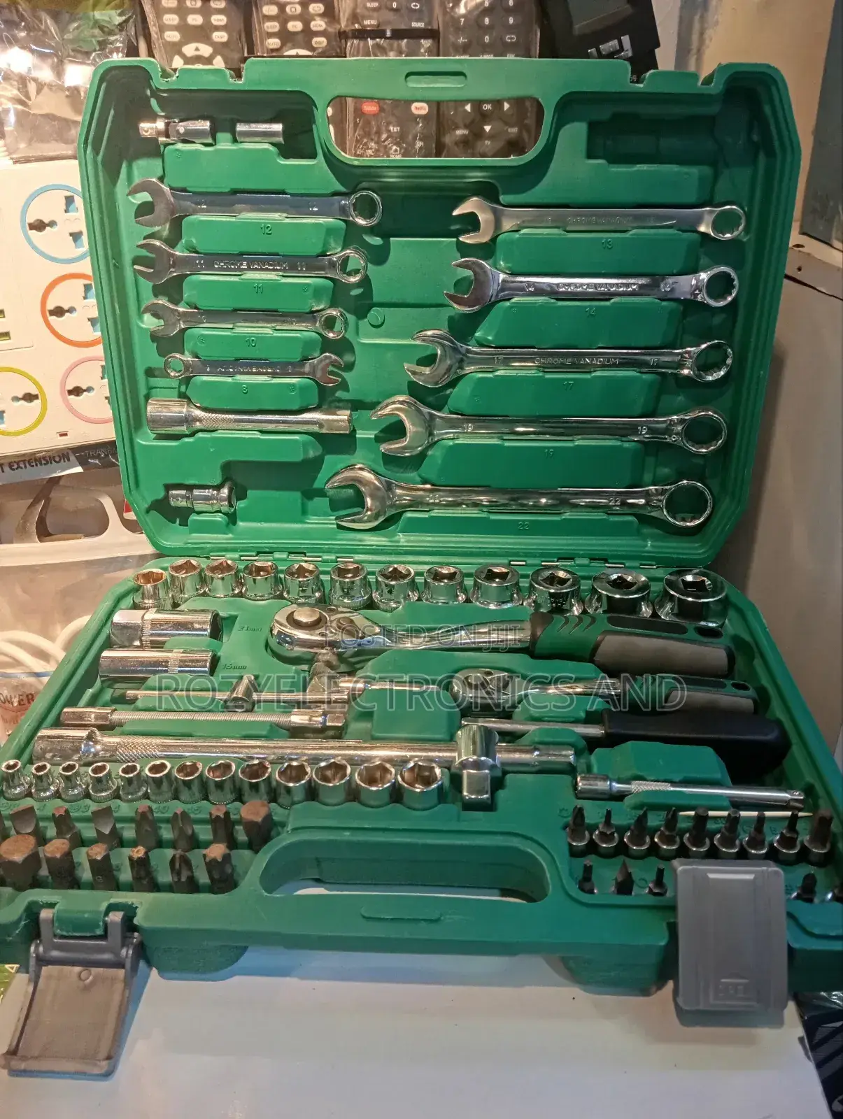 Heavy Duty 82 Piece Tools Set