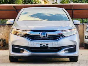 Honda Shuttle 1.5 Hybrid 2WD 2018 Silver